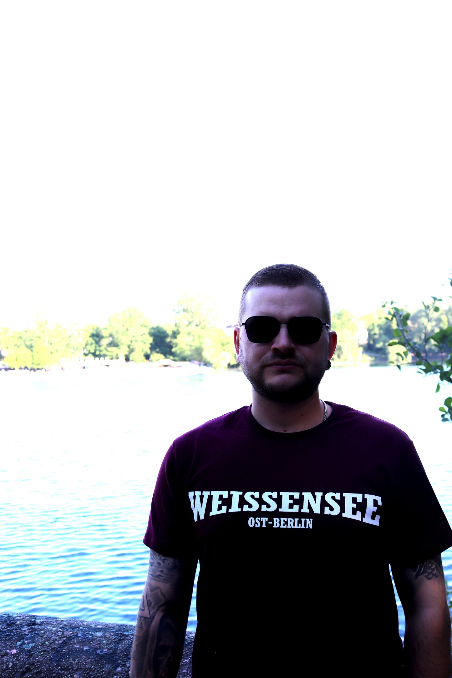 T-Shirt WEISSENSEE OST-BERLIN manufactured by HOOLYWOOD kurzarm Siebdruck Made in Germany (schwarz-black)