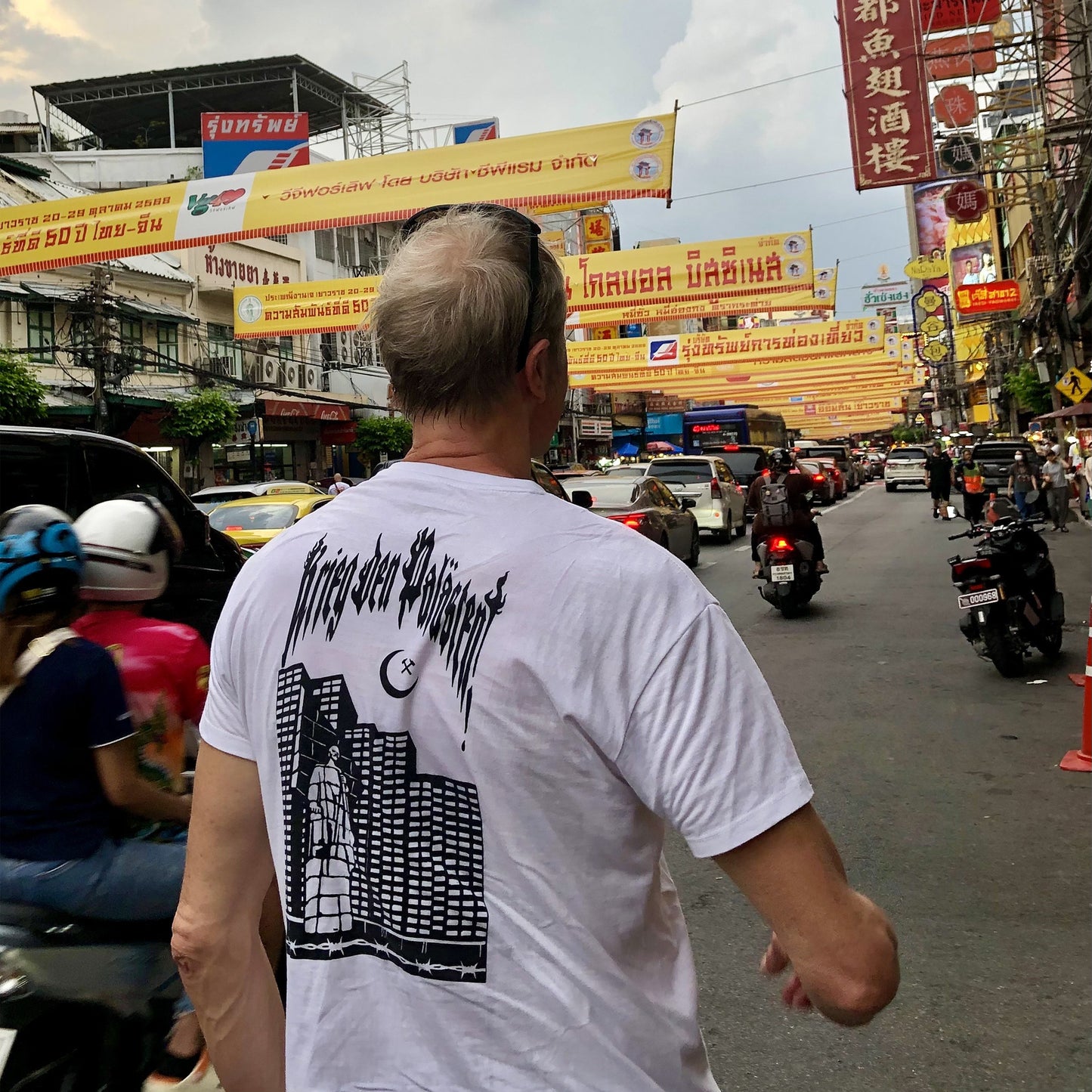 HOOLYWOOD - KRIEG DEN PALÄSTEN - unsere neue Serie von streng limitierten T-Shirts/Nickis mit großem HOOLYWOOD Brustdruck und städtebezogenen Rückendruck (weiss/white)