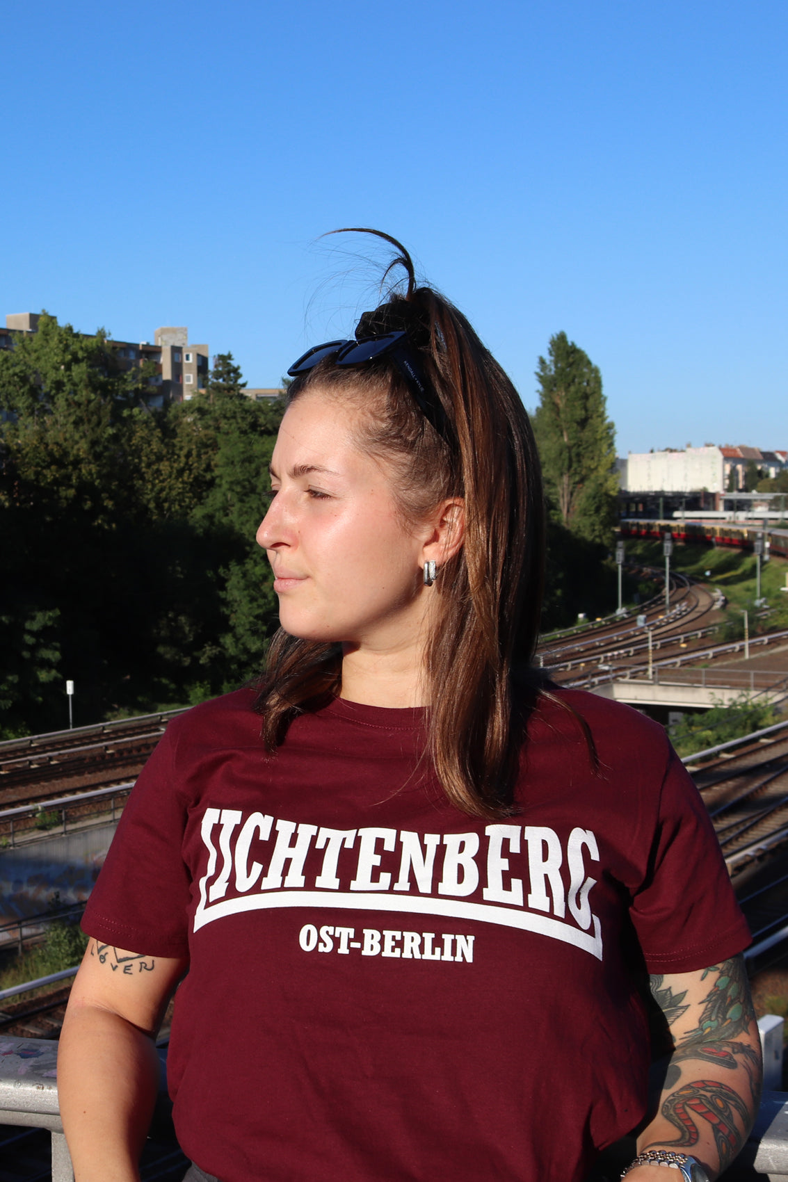 T-Shirt LICHTENBERG OST-BERLIN manufactured by HOOLYWOOD kurzarm Siebdruck Made in Germany (weinrot-oxblood)