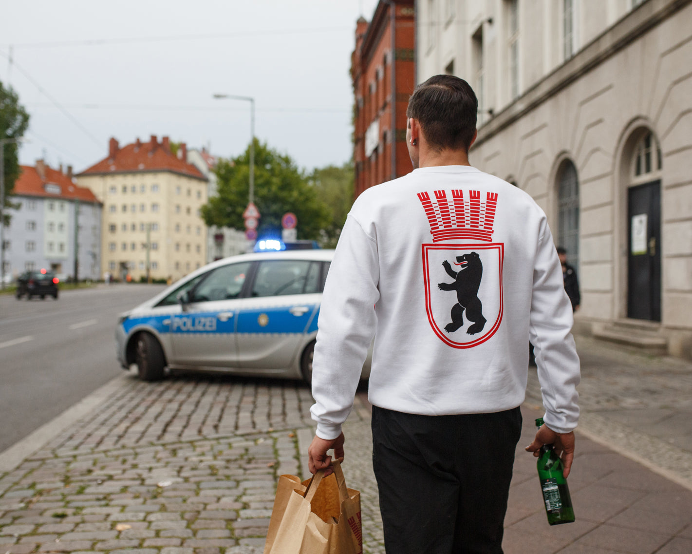 Sweatshirt OST-BERLIN manufactured by HOOLYWOOD Siebdruck Made in Germany (weiss - white)
