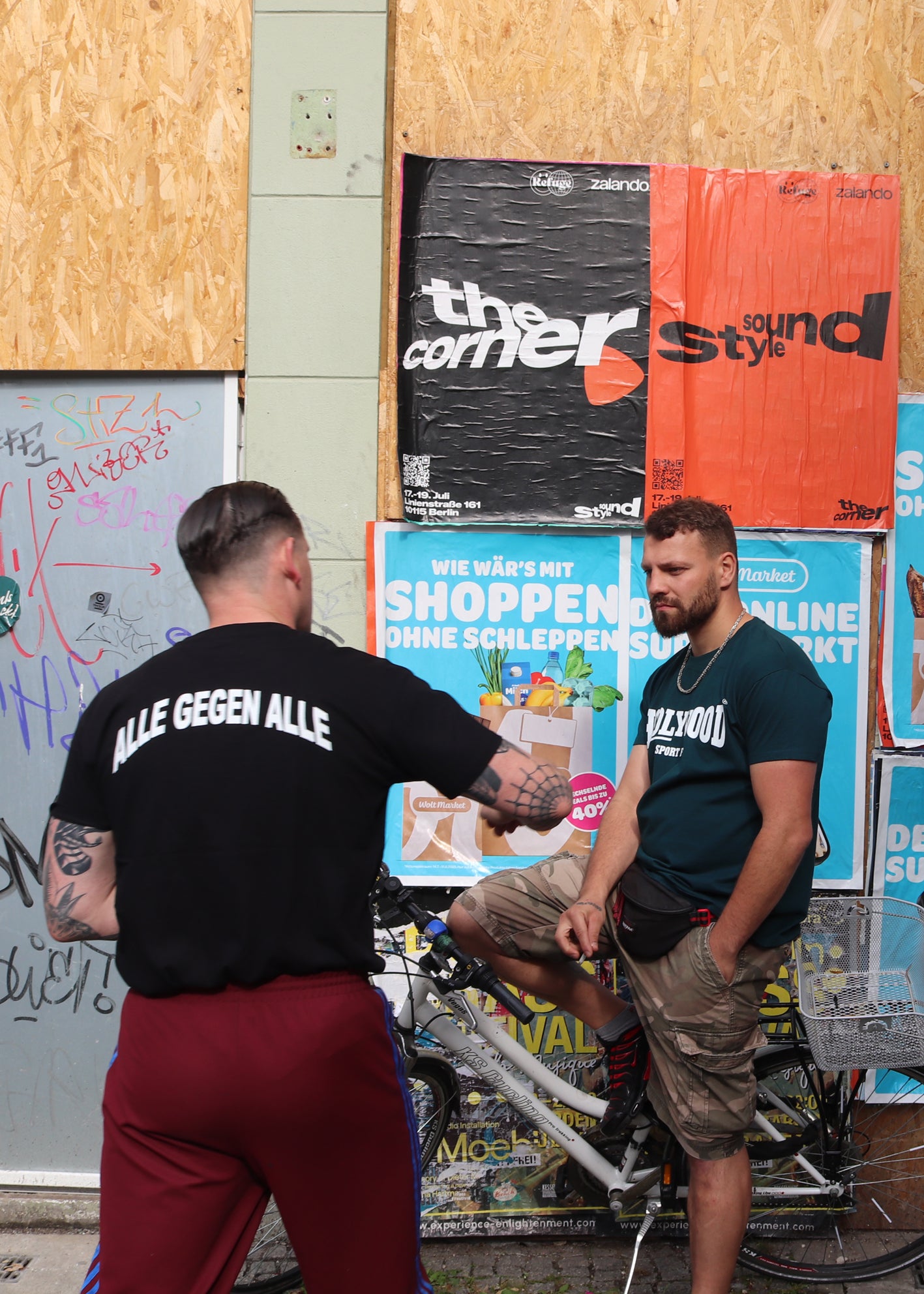 HOOLYWOOD – SPORT FREI - ALLE GEGEN ALLE T-Shirt, Nicki (schwarz - black)