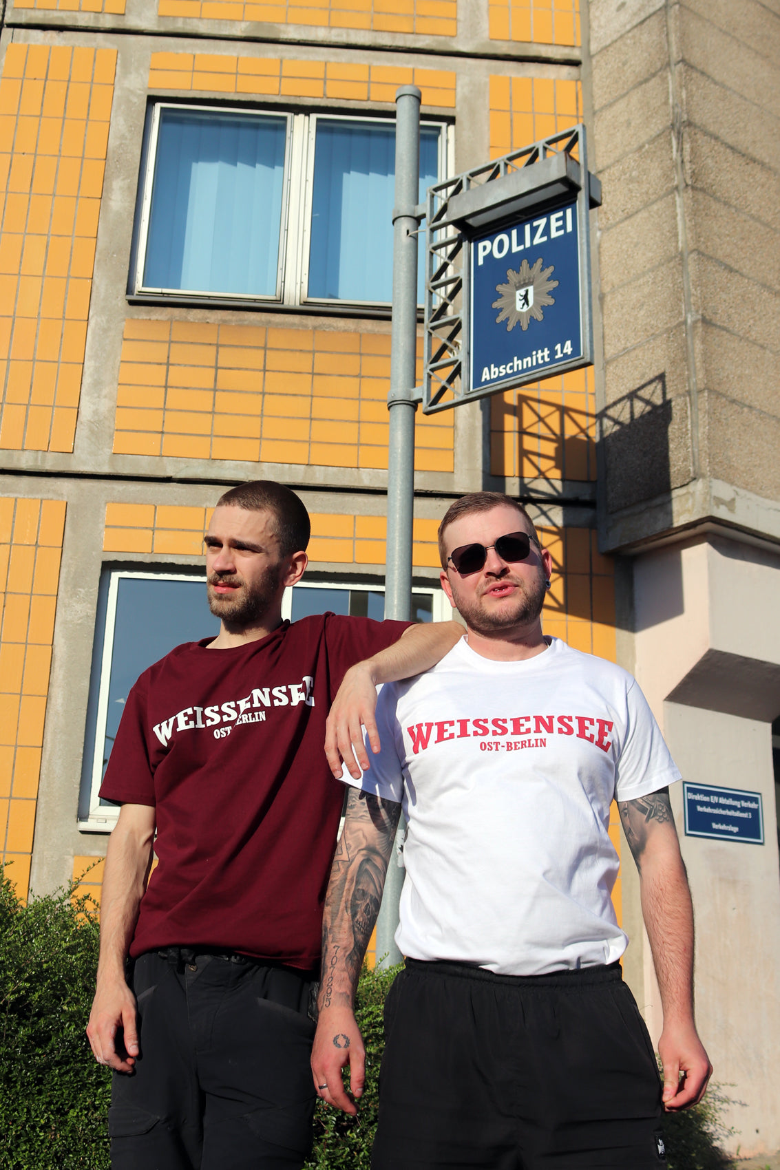 T-Shirt WEISSENSEE OST-BERLIN manufactured by HOOLYWOOD kurzarm Siebdruck Made in Germany (weiss - white)