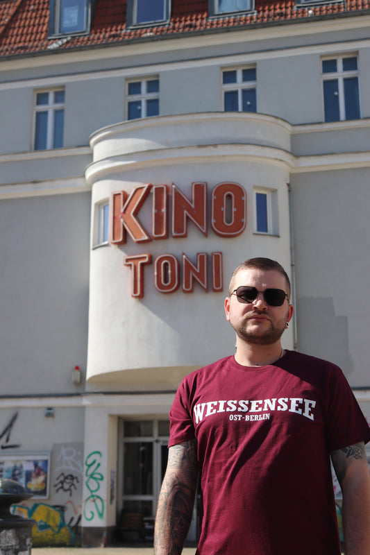 T-Shirt WEISSENSEE OST-BERLIN manufactured by HOOLYWOOD kurzarm Siebdruck Made in Germany (weinrot - oxblood)