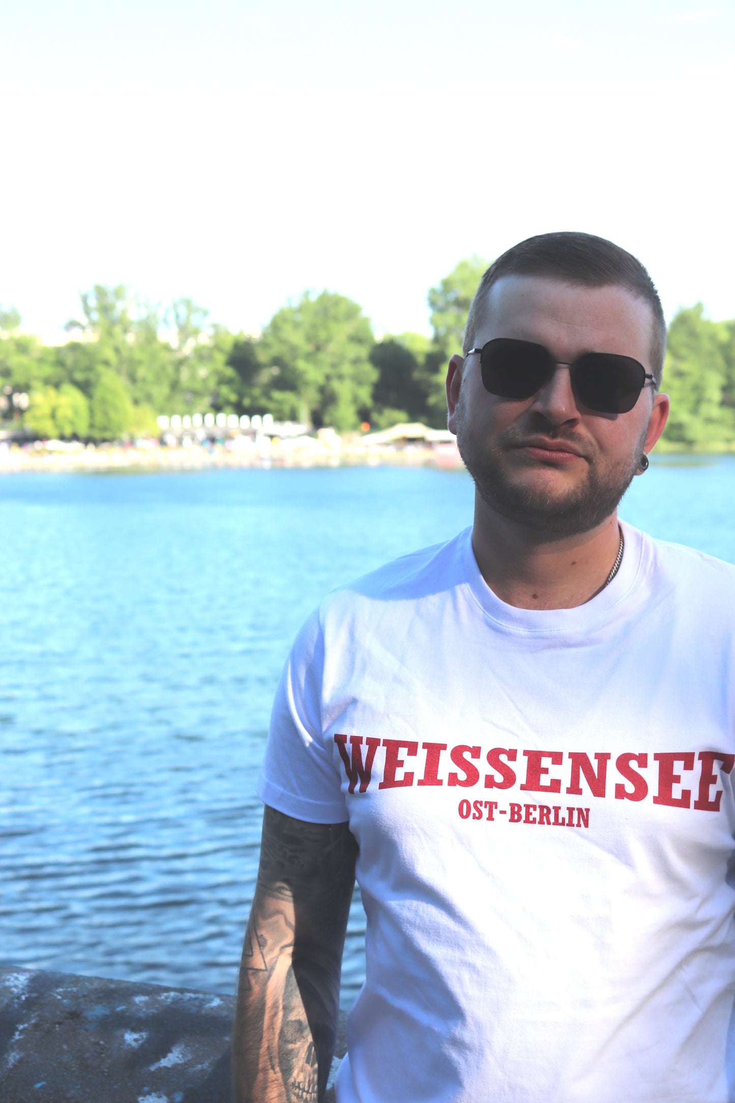 T-Shirt WEISSENSEE OST-BERLIN manufactured by HOOLYWOOD kurzarm Siebdruck Made in Germany (weiss - white)