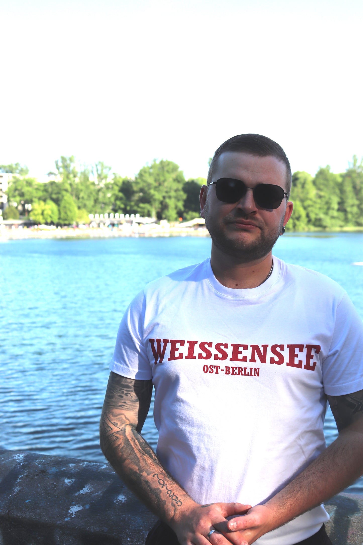 T-Shirt WEISSENSEE OST-BERLIN manufactured by HOOLYWOOD kurzarm Siebdruck Made in Germany (weiss - white)