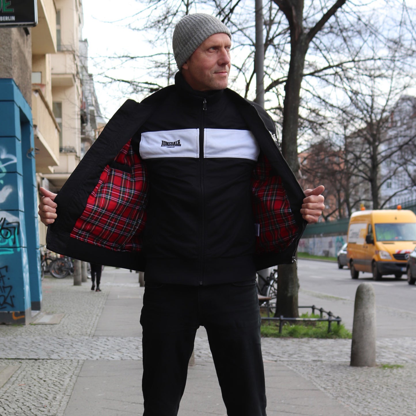 LONSDALE Trainingsjacke - Track Jacket mit farblich abgesetzten Panel (black - white)