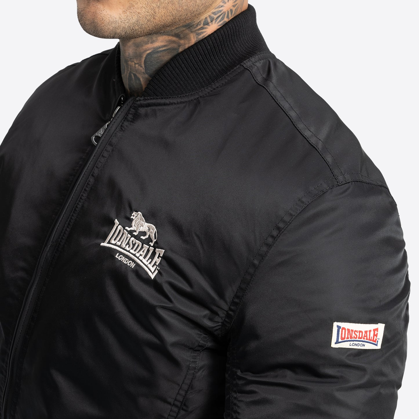 LONSDALE Bomber Jacke mit Harrington Futter schmale Passform (black - schwarz)
