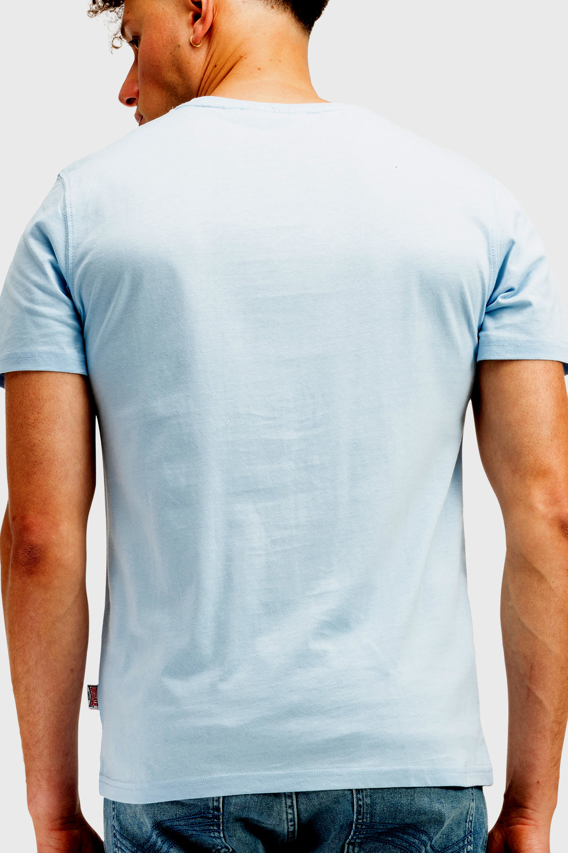 LONSDALE LONDON T-Shirt mit klassischem Flockdruck auf der Brust/Front (hellblau - sky)