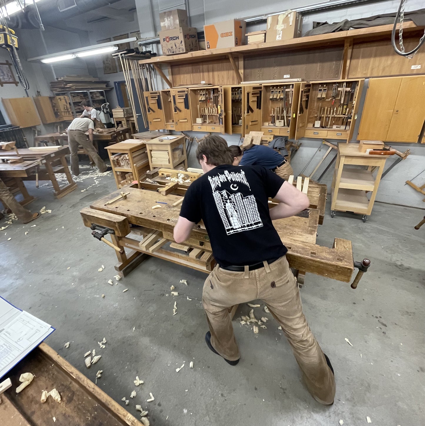 HOOLYWOOD - KRIEG DEN PALÄSTEN - unsere neue Serie von streng limitierten T-Shirts/Nickis mit großem HOOLYWOOD Brustdruck und städtebezogenen Rückendruck (schwarz/black)