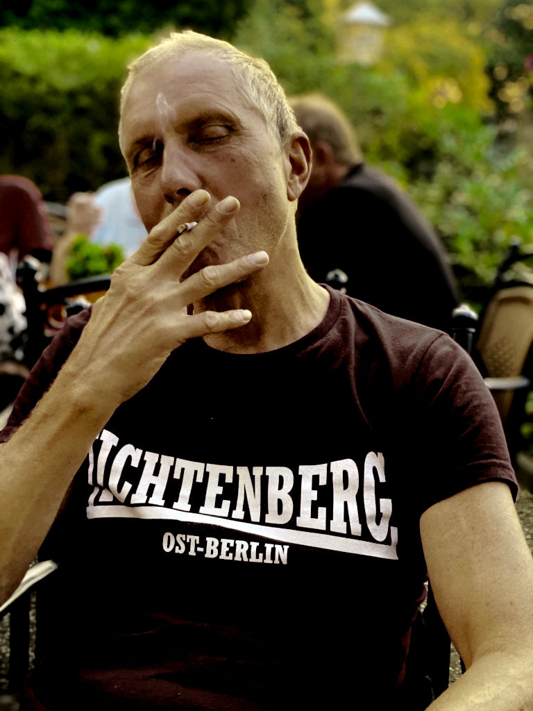 T-Shirt LICHTENBERG OST-BERLIN manufactured by HOOLYWOOD kurzarm Siebdruck Made in Germany (schwarz-black)