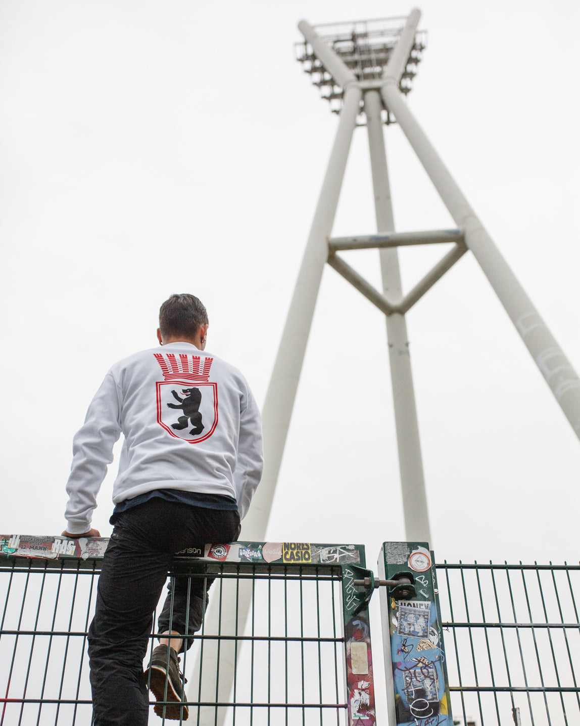 Sweatshirt OST-BERLIN manufactured by HOOLYWOOD Siebdruck Made in Germany (weiss - white)