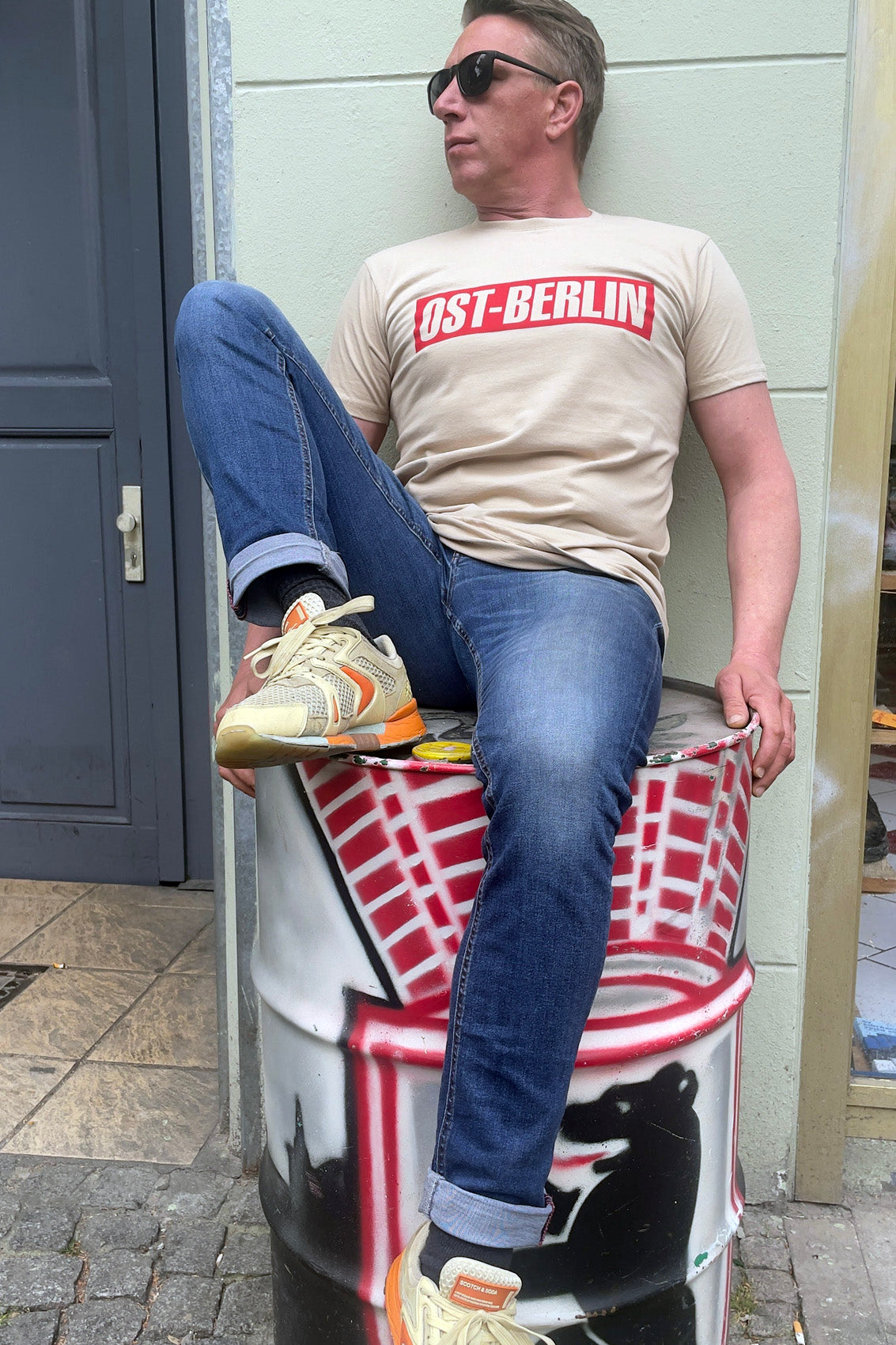 T-Shirt OST-BERLIN manufactured by HOOLYWOOD Siebdruck Made in Germany (hellbraun - beige)