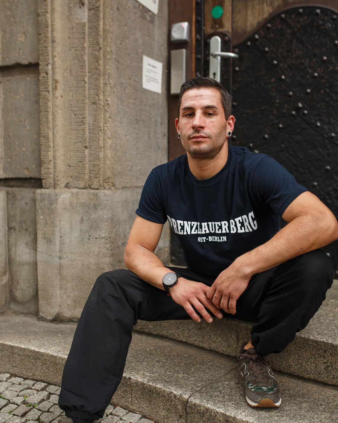 T-Shirt PRENZLAUER BERG OST-BERLIN manufactured by HOOLYWOOD kurzarm Siebdruck Made in Germany (schwarz - black)