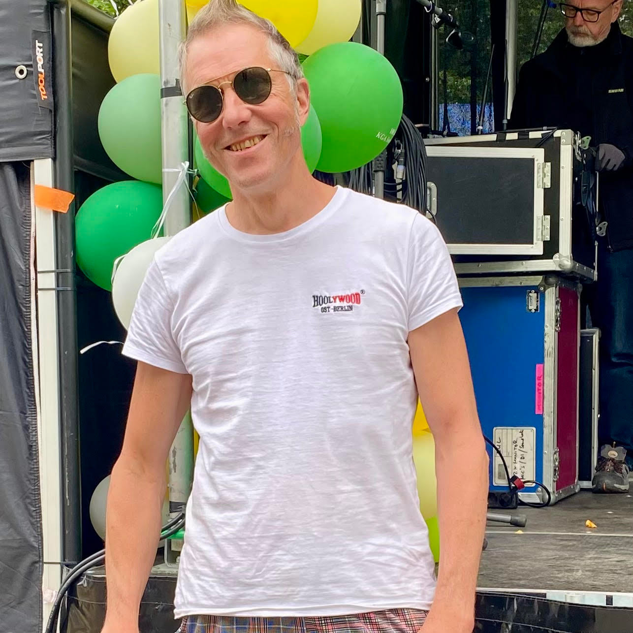 HOOLYWOOD – OST BERLIN T-Shirt, kurzarm Nicki mit dezeten hochwertigem Logostick - Made in Germany (weiss - white)