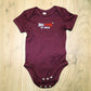 HOOLYWOOD Strampler Baby Bodysuit mit hochwärtigen 2 farbigen Stick (weinrot - burgundy)