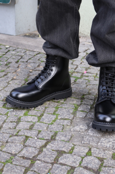 GRINDERS Cedric 8 Loch Derby Boots Stiefel mit Comando Sohle (schwarz - black)