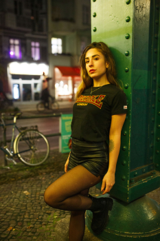 LONSDALE LONDON Klassik T-Shirt für Mädchen und Damen, das T-Shirt mit dem klassischen Flockprint, RIBCHESTER, Inland versandkostenfrei! (schwarz - black)