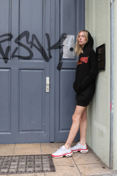 HOOLYWOOD GEGENWEAR Kleid im Style eines Kaputzen-Sweatshirts, "saubequem" und schick, Girly Hoodie Dress, versandkostenfrei Inland (schwarz - black)